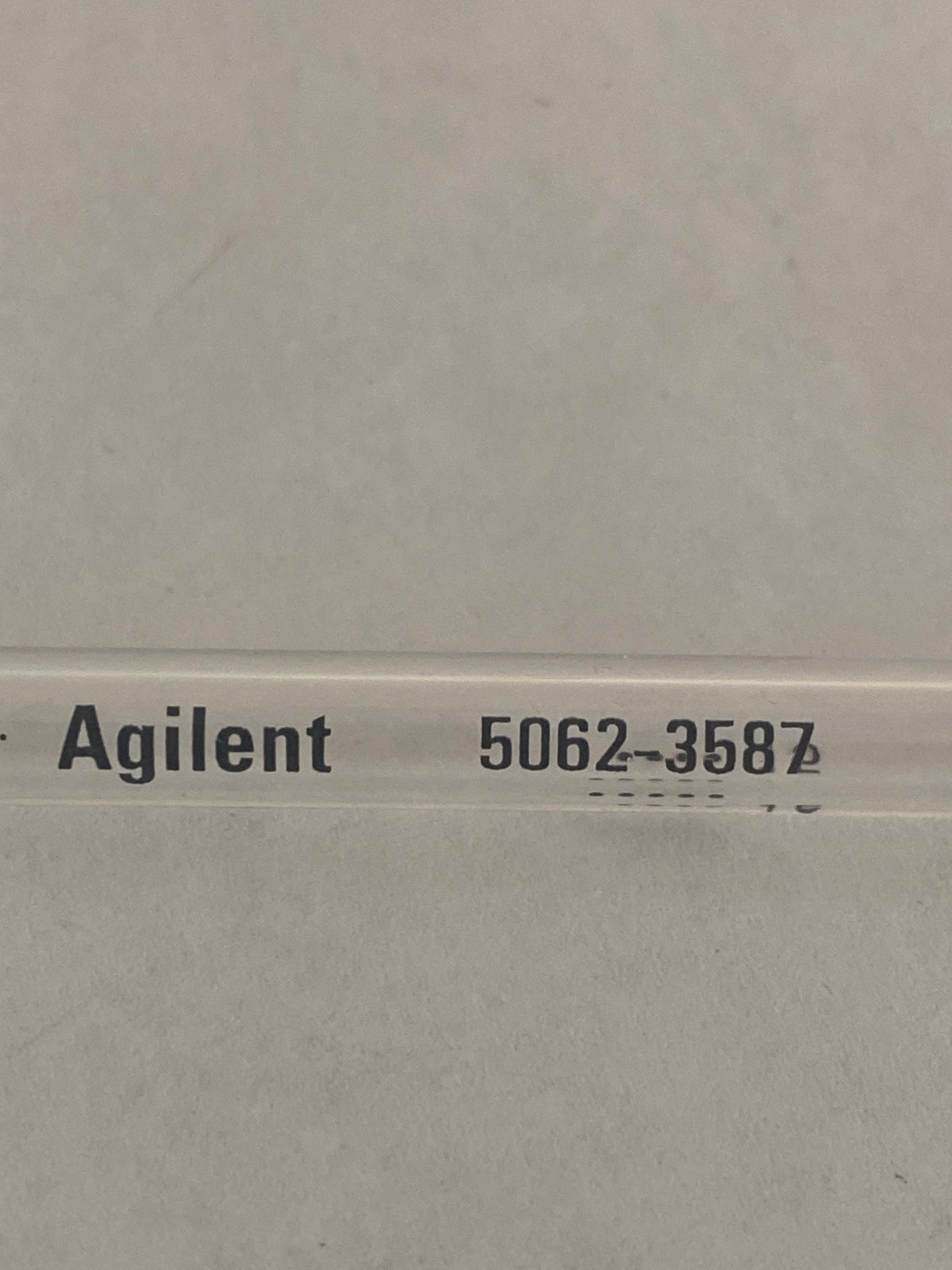 AGILENT Gas Chromatography Splitless Inlet Liner 4mm ID 78.5mm L 900uL 5062-3587