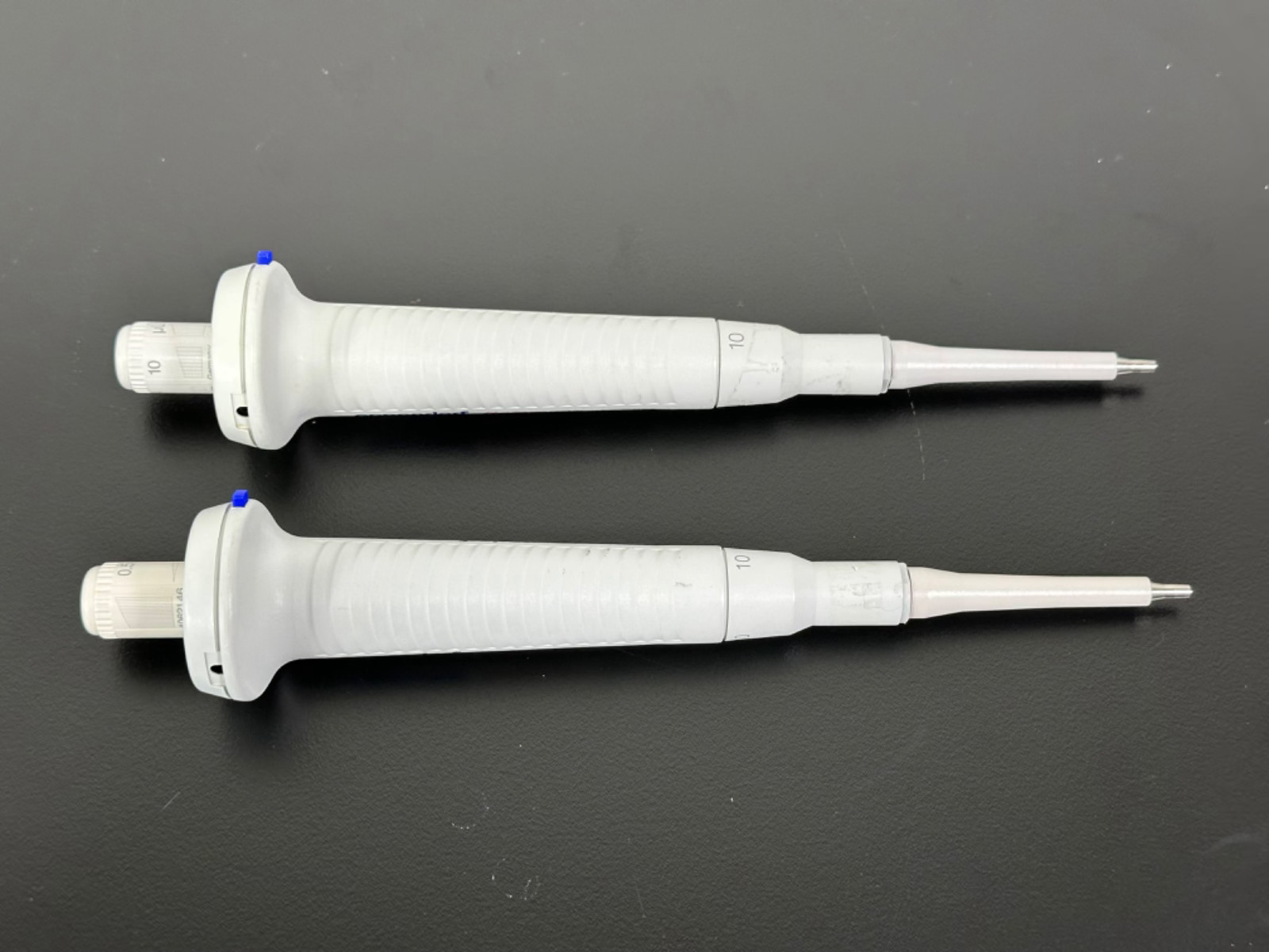 Lot of 2 Eppendorf Reference Adjustable Pipettes 0.5-10uL Germany