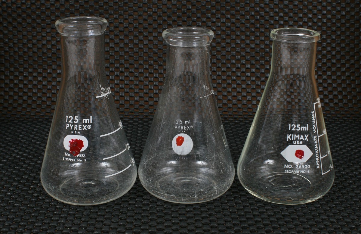 Pyrex Glass Graduated Erlenmeyer Flask, 125mL – Lot of 3