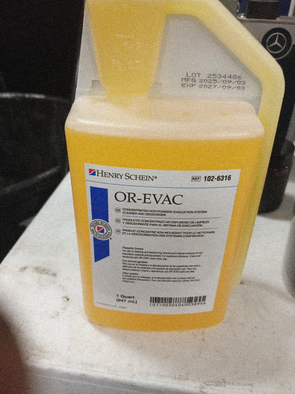 Henry Schein Concentrated Non-Foaming Dental Evacuation System Cleaner 1-qt 302