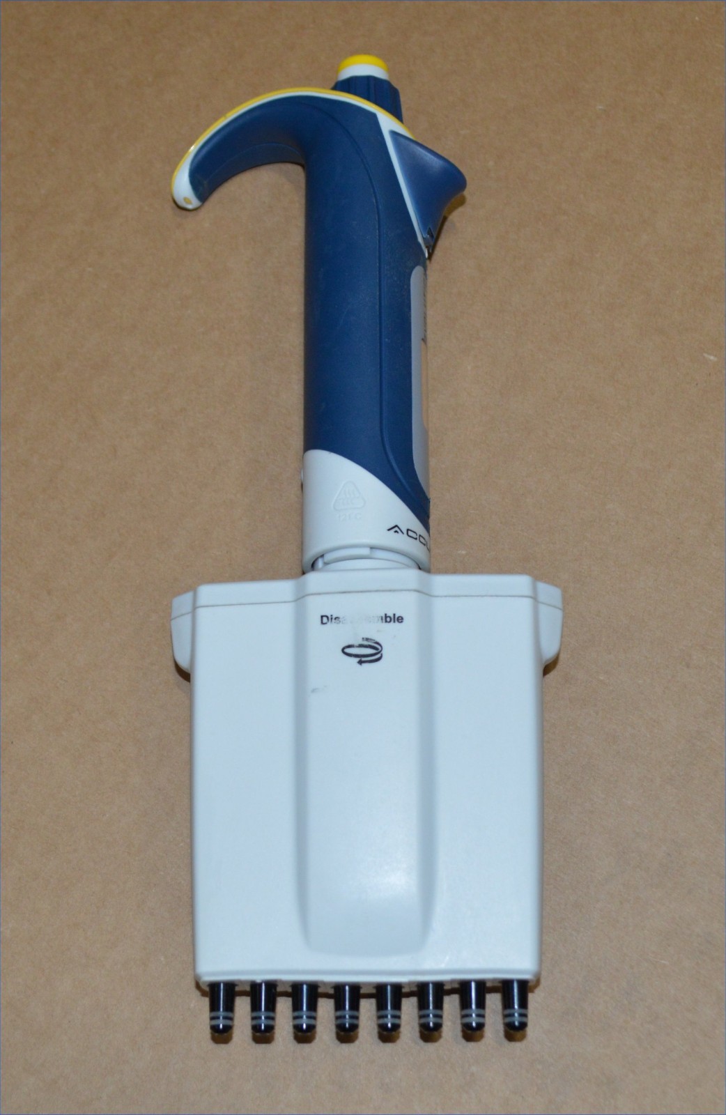 ACCUPET EVOLUTION 20 – 200ml Adjustable 8 Channel Pipette