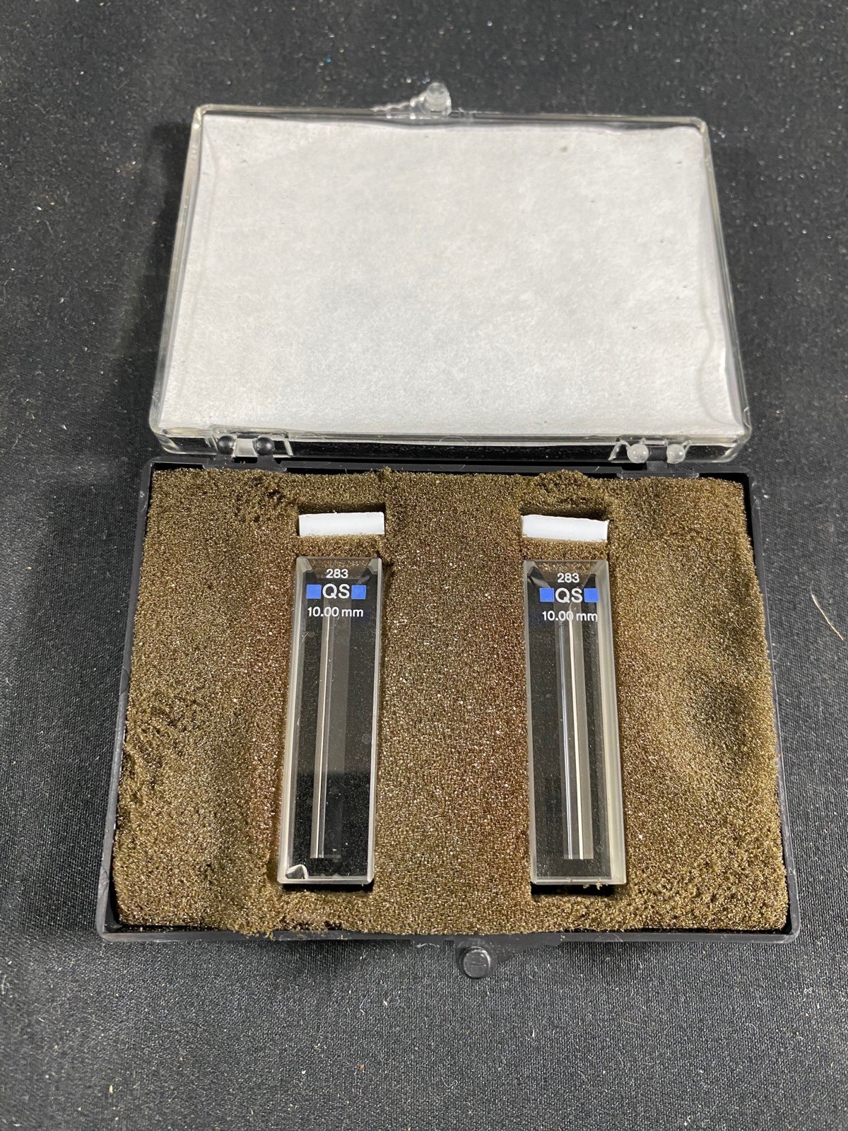 HELLMA Quartz Absorption Cuvettes Standard QS Cells Macro 10.00mm Lid 283(2/cs)