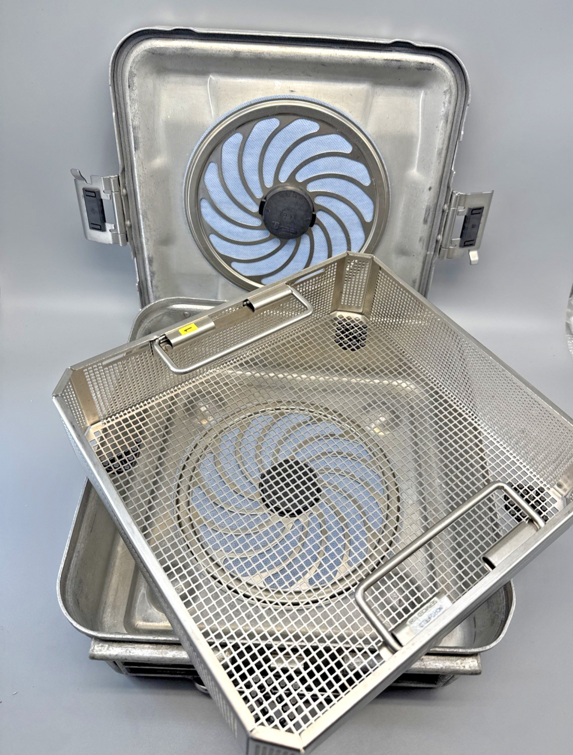 Aesculap JM340 Sterilcontainer S with JF113R Inner Basket and With Lid
