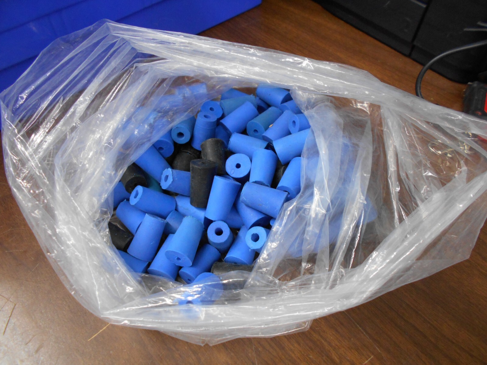 Blue Rubber Test Tube Stopper 25.2mm X 13.6mm X 16.8mm Bag of 90 1 Hole