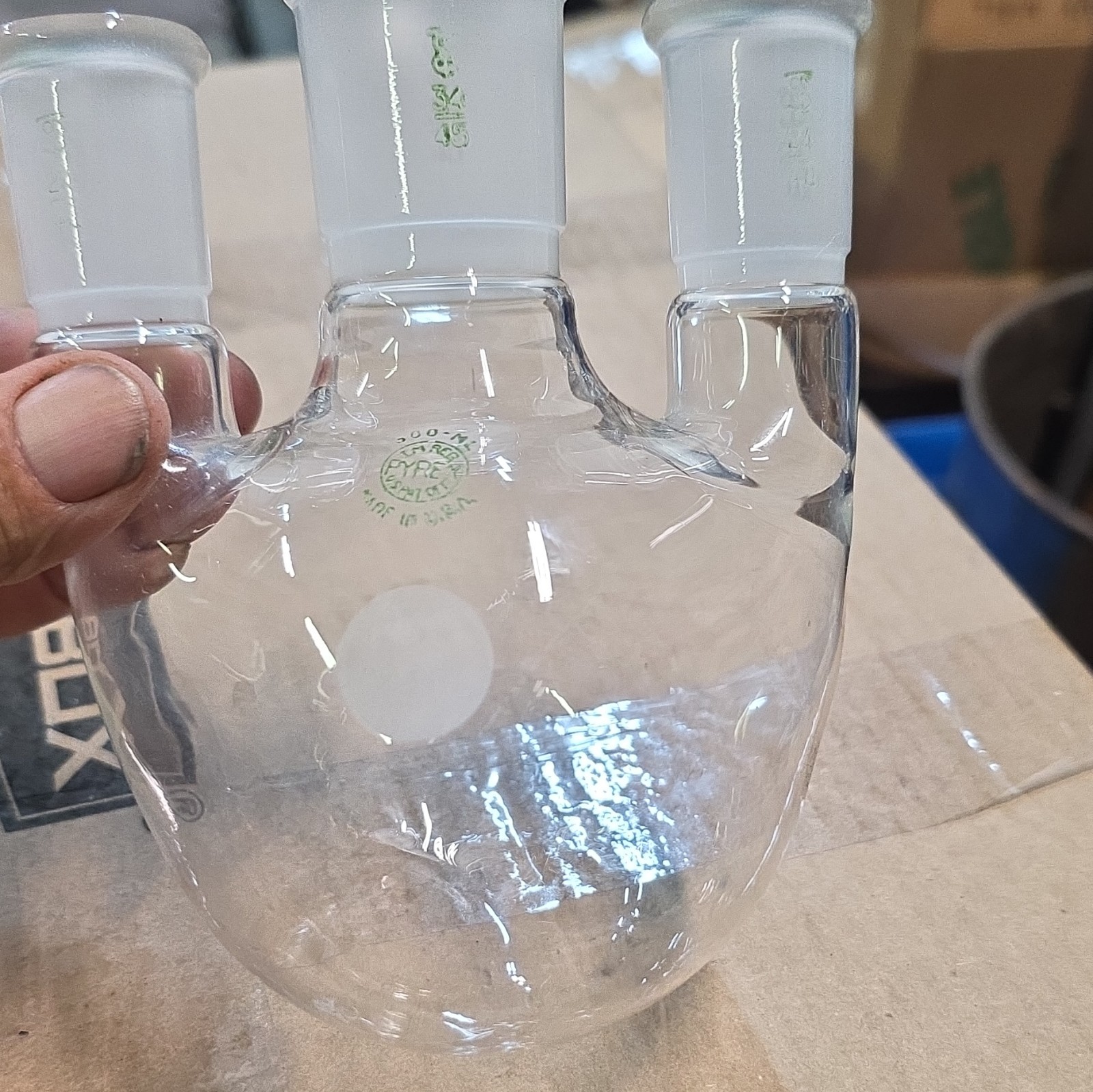 PYREX 45/50 Round Bottom Flask 3-Neck Borosilicate Glass 2000 mL (2 L)
